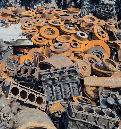 Cast iron engine blocks and machinery scrap - high carbon content for iron foundries